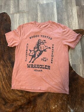 Wrangler Men's Rodeo Graphic Tee in Dusty Rose
